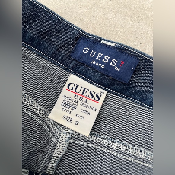 Adorable Y2K Guess Capris! - Picture 2 of 4